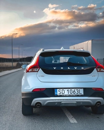 Volvo V40 cena 58500 przebieg: 185000, rok produkcji 2017 z Chęciny małe 596